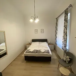 Rad-var Apartmanhaz Eger